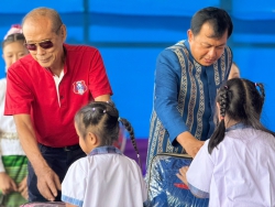 20241217065955.jpg - มอบผ้าห่มกันหนาวให้กับนักเรียนโรงเรียนบ้านเวียงแหงทุกคน | https://banwianghaeng.ac.th/
